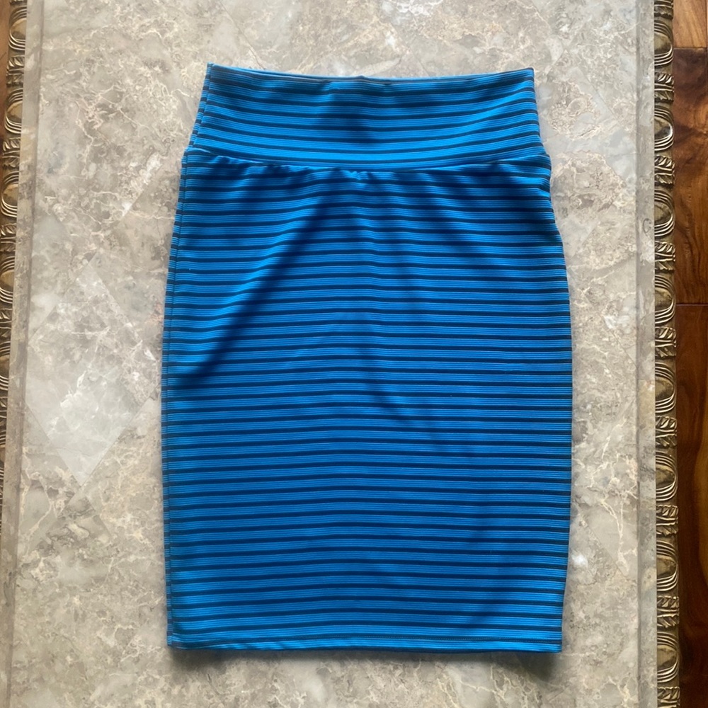 NWOT LuLaRoe skirt below the knee